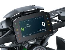 Kawasaki Z900 Šedá se zlatým rámem 2026 (10)