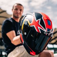 Přilba SUPERTECH R10 limitovaná edice JACK MILLER, ALPINESTARS (matný karbon/červená/modrá/žlutá/bílá) (6)