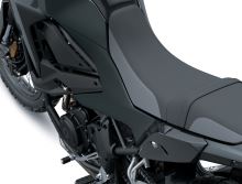 Kawasaki KLE 500 Šedá 2026 (7)