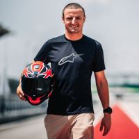 Přilba SUPERTECH R10 limitovaná edice JACK MILLER, ALPINESTARS (matný karbon/červená/modrá/žlutá/bílá) (4)